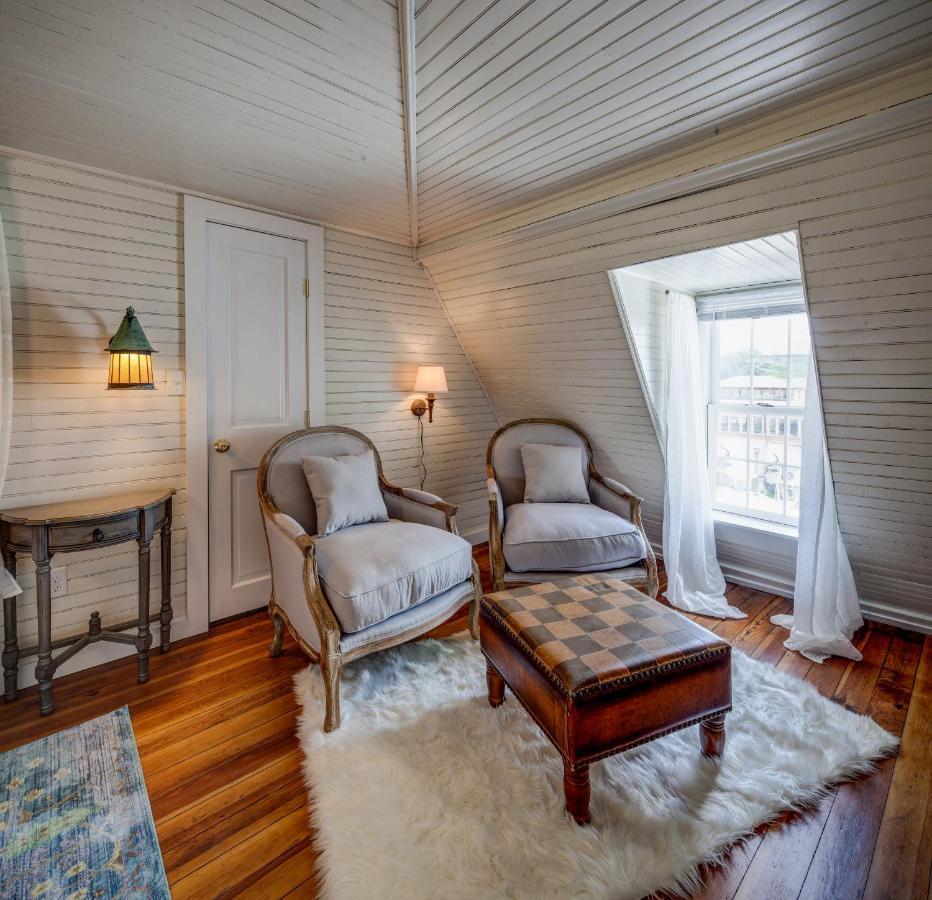 Fairytale Loft Suite 1 Bed, 1 Bath Luxury Apartment In Downtown Belmont シャーロッツビル エクステリア 写真