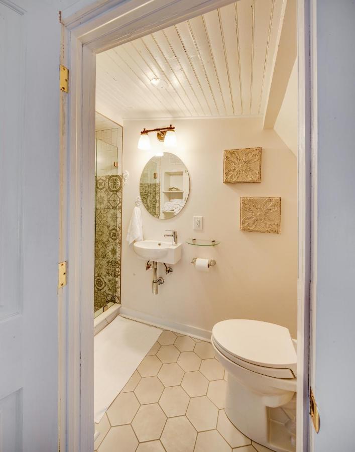 Fairytale Loft Suite 1 Bed, 1 Bath Luxury Apartment In Downtown Belmont シャーロッツビル エクステリア 写真