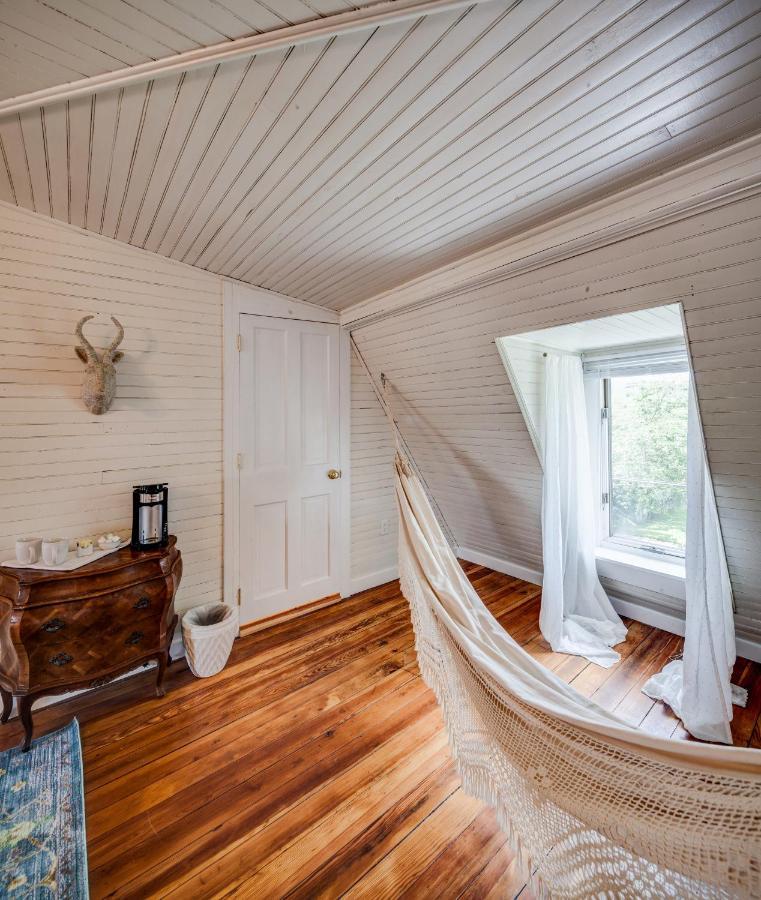 Fairytale Loft Suite 1 Bed, 1 Bath Luxury Apartment In Downtown Belmont シャーロッツビル エクステリア 写真
